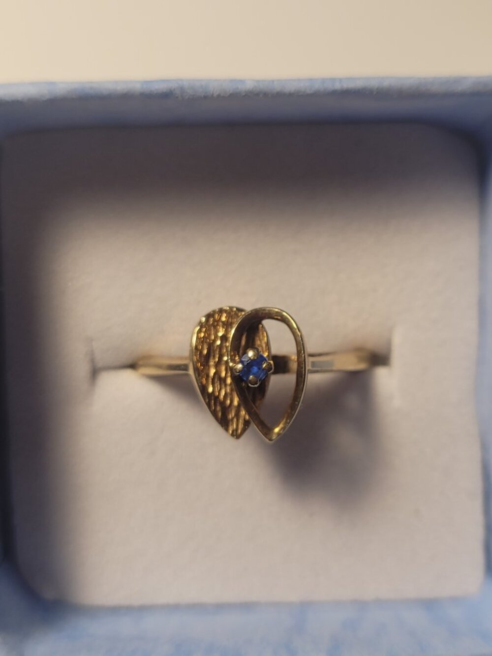 Blue Spinel Stone Gold Vintage Ring 10k Yellow Gold